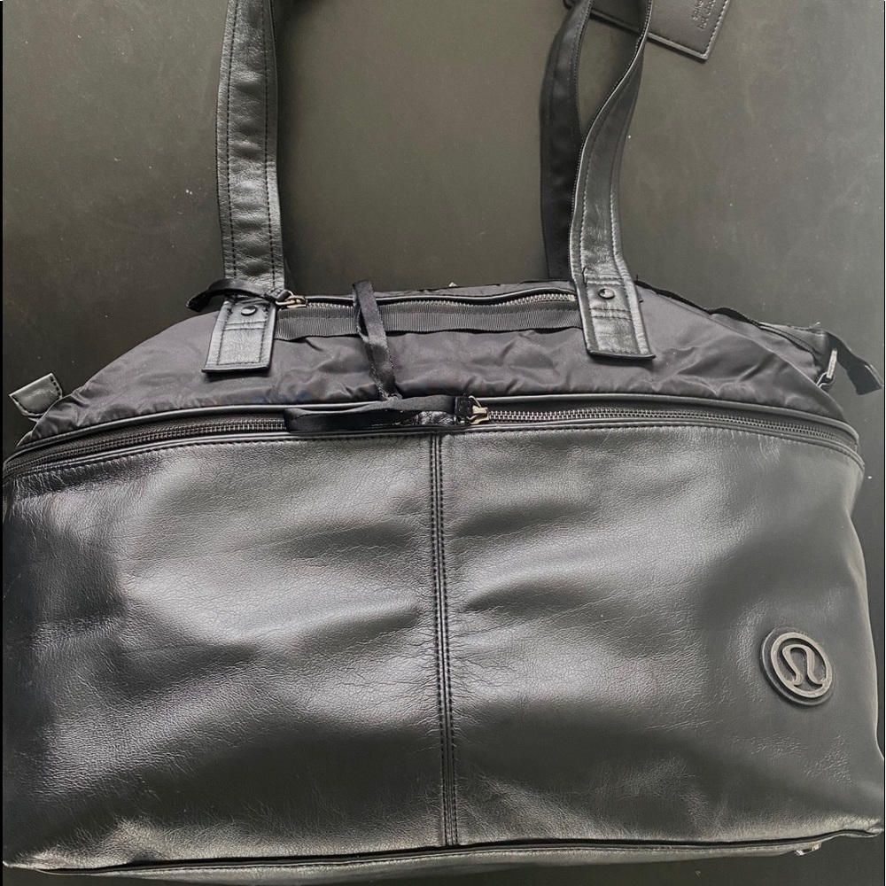 Lululemon workout or travel bag